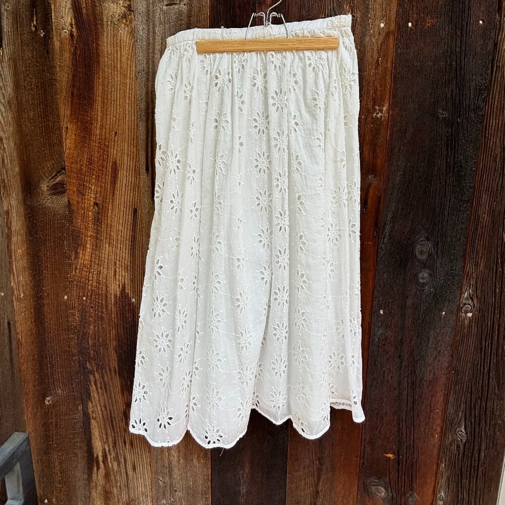 Zara New, no tags, Size M, White Eyelet Cotton Lined Skirt w pockets